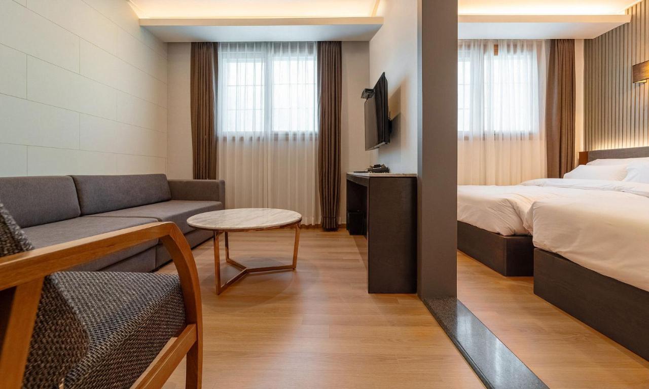 Stubborn Hotel Geoje Exterior photo