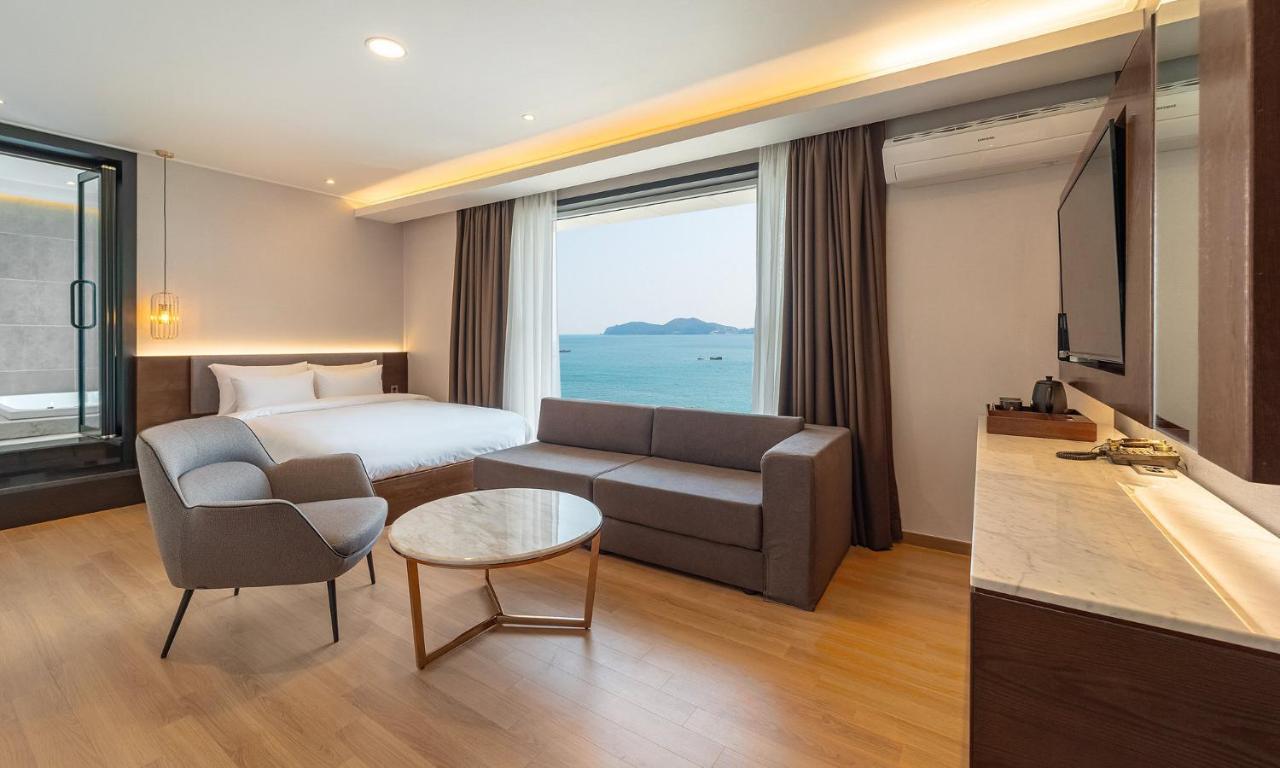 Stubborn Hotel Geoje Exterior photo