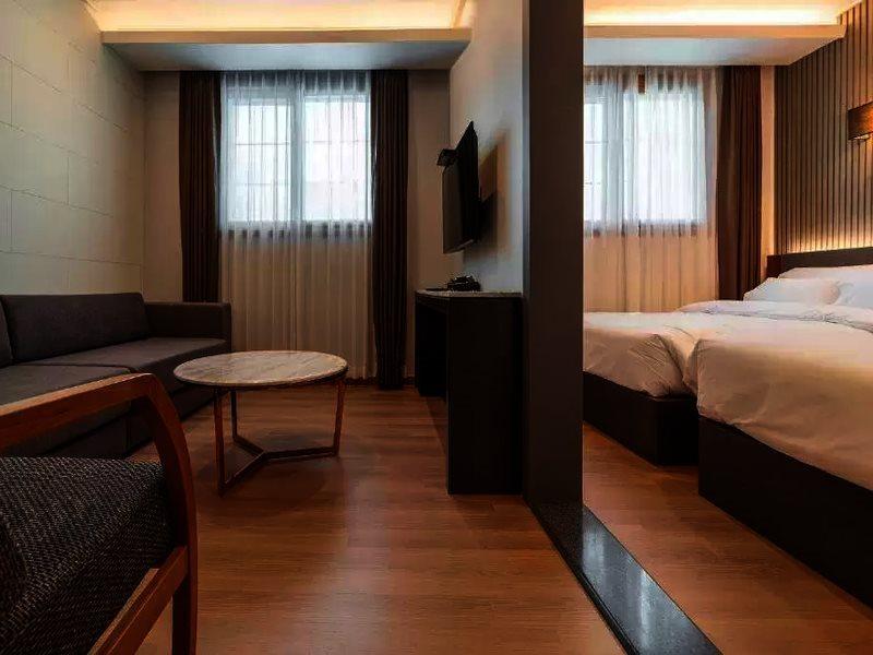 Stubborn Hotel Geoje Exterior photo